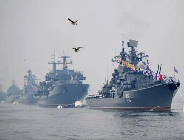 Ο αρχηγός του ρωσικού ναυτικού επιθεωρεί τον στόλο στη Συρία